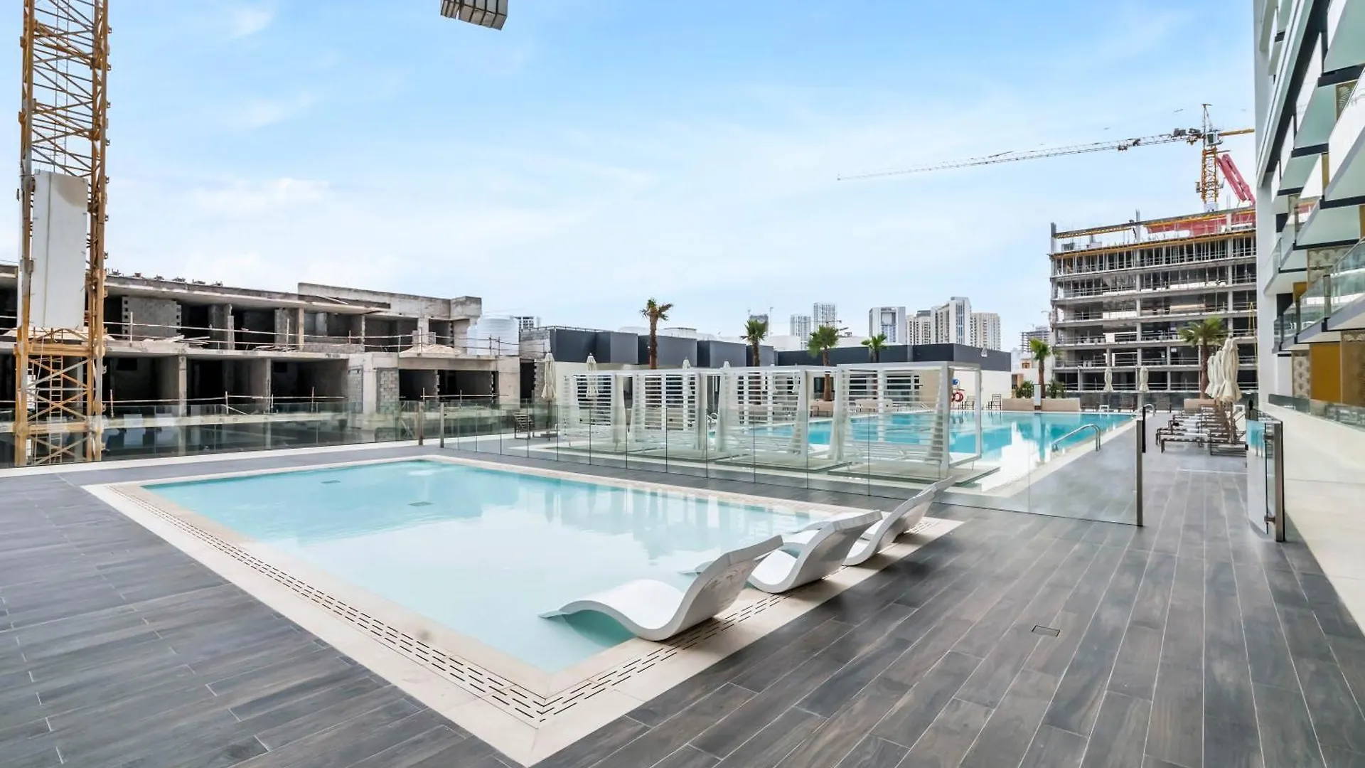 Lovely 1Br Flat Wbalcony Gym & Pool In Jvc Dubai 0*,