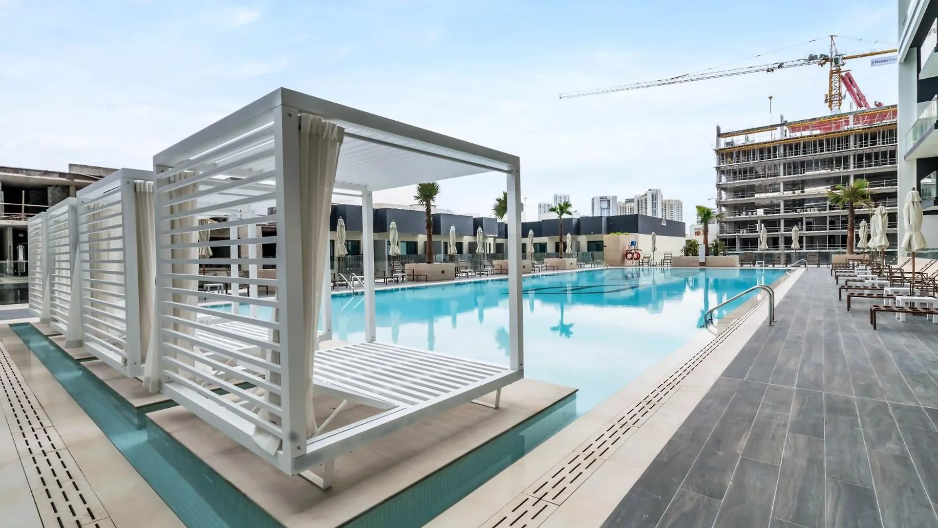 Lovely 1Br Flat Wbalcony Gym & Pool In Jvc Dubai Apartment