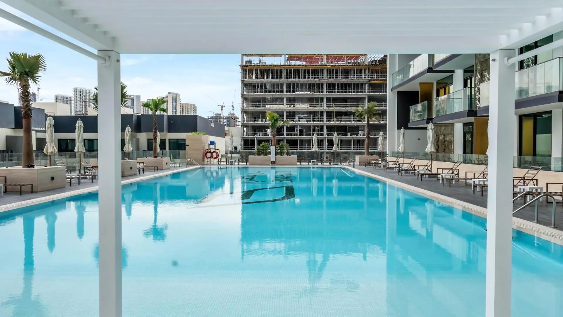 Apartment Lovely 1Br Flat Wbalcony Gym & Pool In Jvc Dubai