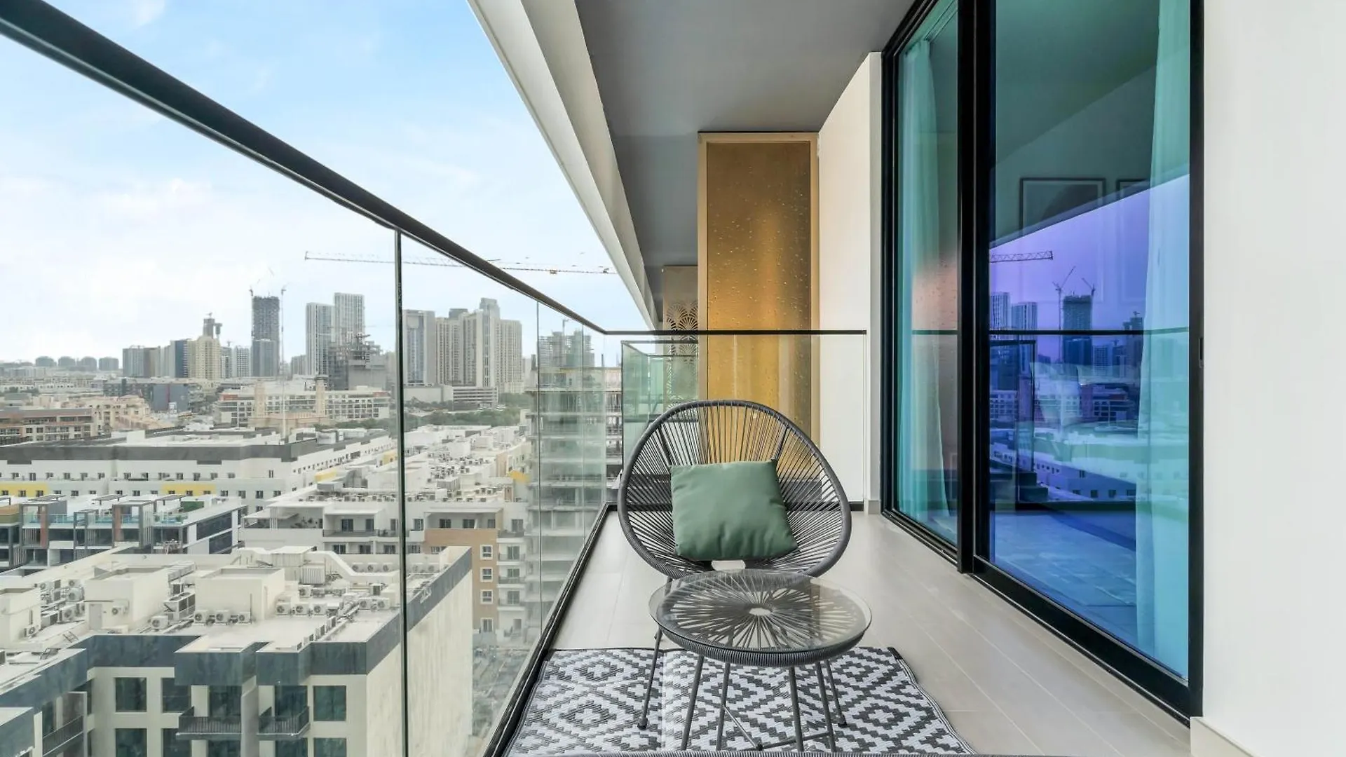 Apartment Lovely 1Br Flat Wbalcony Gym & Pool In Jvc Dubai
